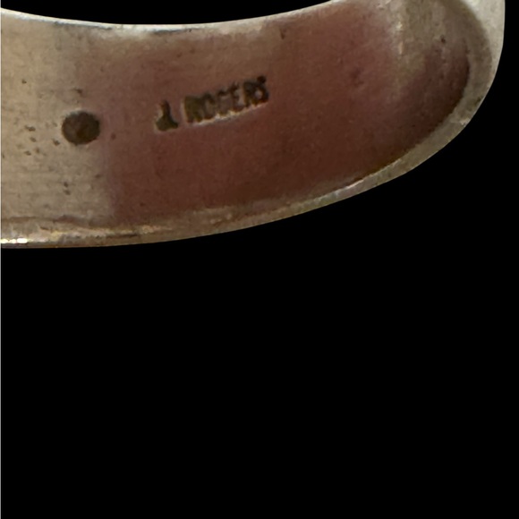 Vintage Native (?) Bear Sterling Silver Band Ring — Size 8 - Picture 7 of 9